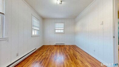 107 Chestnut St in Branford, CT - Foto de edificio - Building Photo