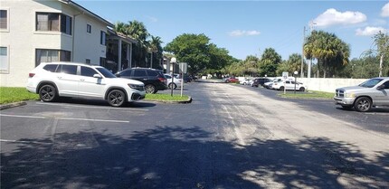 5655 Johnson St in Hollywood, FL - Building Photo - Building Photo
