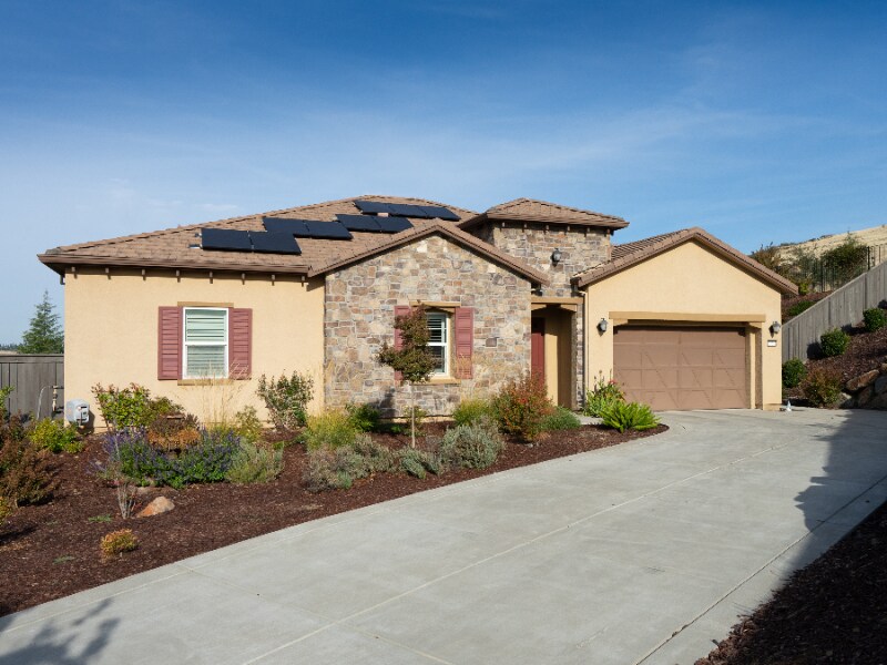 325 Eagle Creek Ct in El Dorado Hills, CA - Building Photo