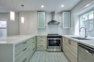 153 Gainsborough Rd in Toronto, ON - Building Photo - Building Photo