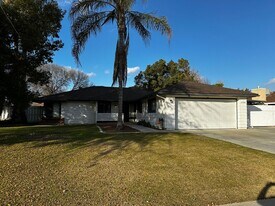13504 Warrenton Ave in Bakersfield, CA - Building Photo