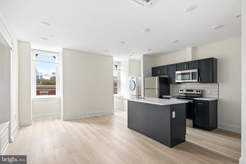 1913 Wallace St-Unit -UNIT 11 in Philadelphia, PA - Building Photo