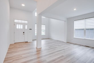 205 Tinana St in Oswego, IL - Foto de edificio - Building Photo