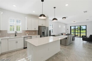 1645 Serena Ave in Naples, FL - Building Photo