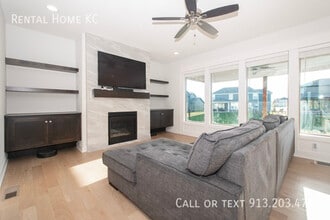 17648 Crystal St in Overland Park, KS - Building Photo - Building Photo
