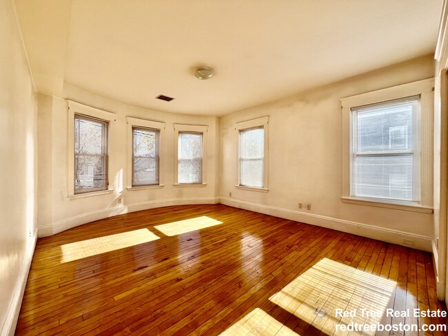 44 Champney St, Unit 2 in Boston, MA - Foto de edificio - Building Photo