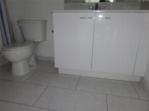 133 NE 2nd Ave, Unit 1915 in Miami, FL - Building Photo - Building Photo