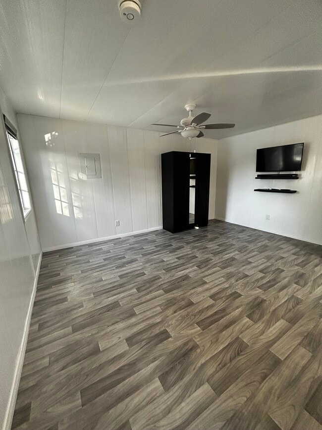 30161 Westbrook Dr, Unit Studio Apt in Nuevo, CA - Building Photo - Building Photo