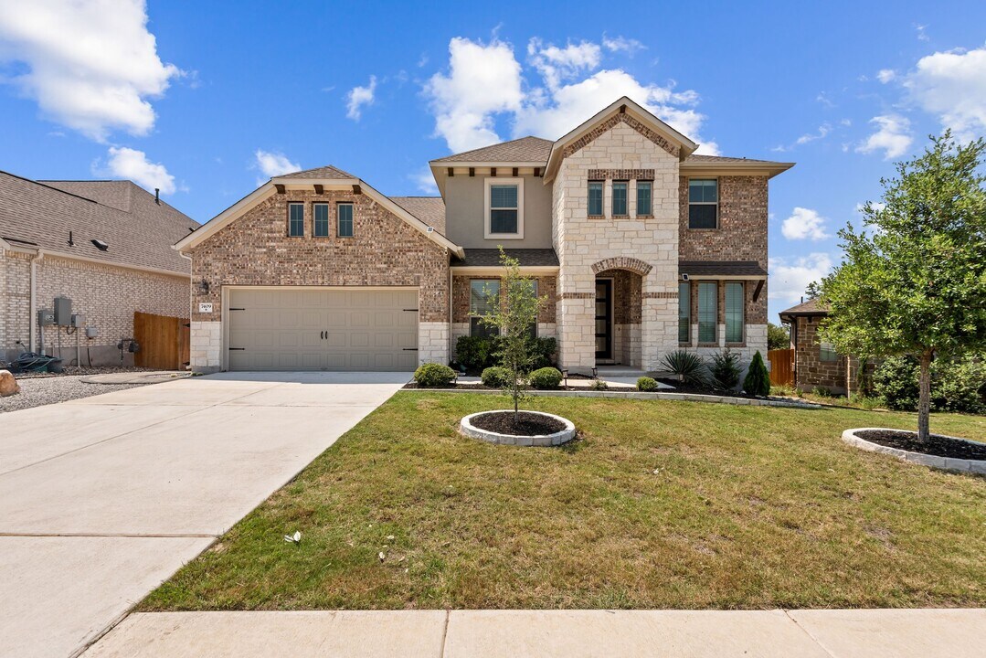 7409 Turnback Ledge Trl in Lago Vista, TX - Building Photo