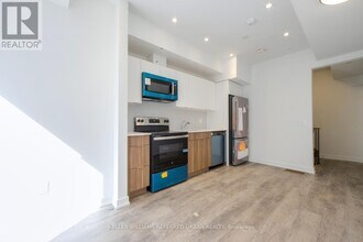 3069 Pharmacy Ave in Toronto, ON - Building Photo - Building Photo