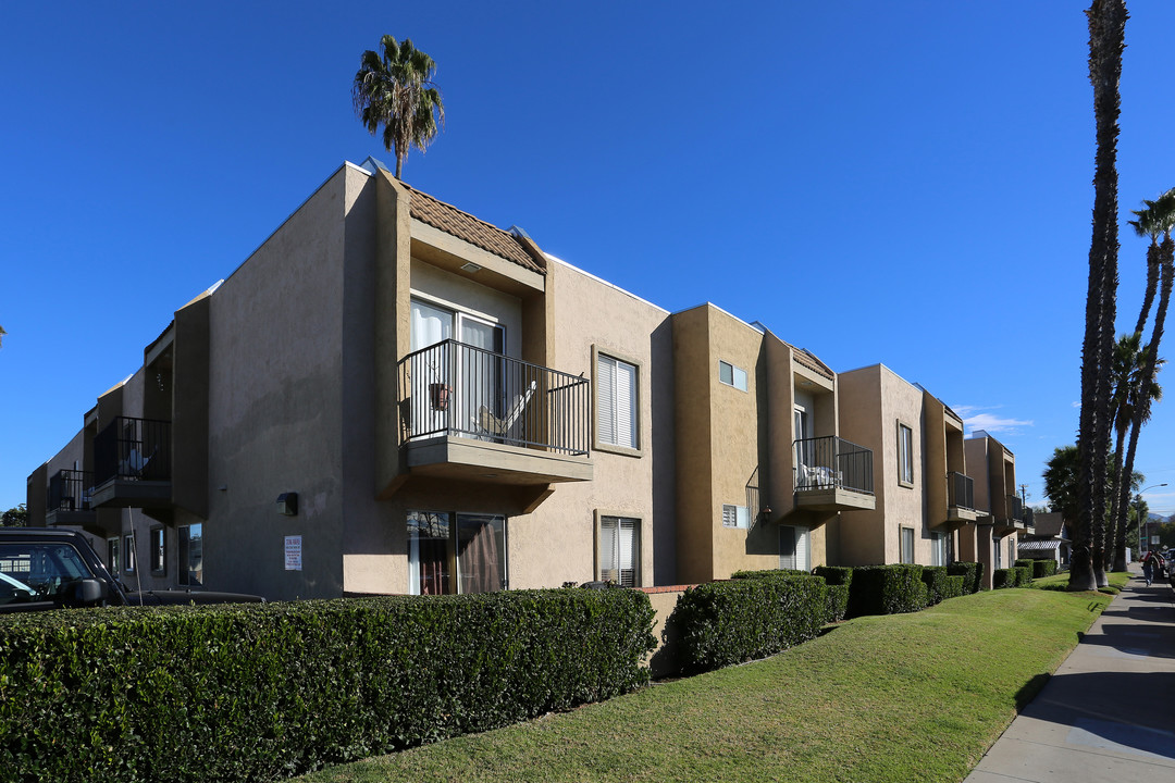 620 E Lexington Ave in El Cajon, CA - Foto de edificio