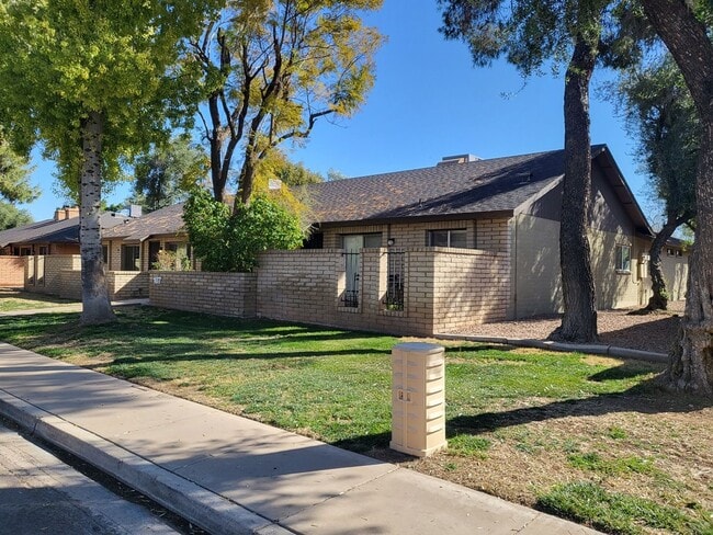property at 107 W Loma Vista Dr