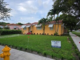 1 N Melrose Dr in Miami Springs, FL - Building Photo