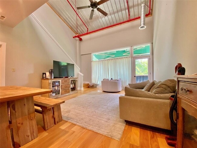 property at 254 W Washington St