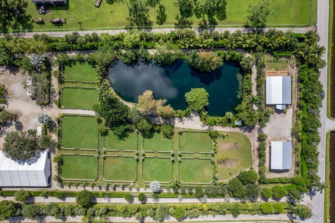 1754 B Rd in Loxahatchee, FL - Foto de edificio