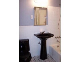 511 Beacon St, Unit #9 in Boston, MA - Building Photo - Building Photo
