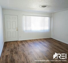 2857 Duane Ave-Unit -B in Redding, CA - Building Photo - Building Photo