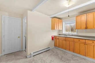 333 Groveland St, Unit Unit 3 in Abington, MA - Building Photo - Building Photo