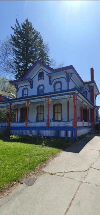 46 Morton St, Unit 2 in Malone, NY - Building Photo