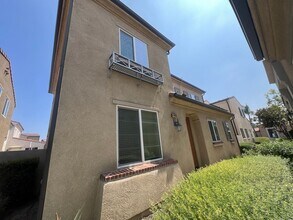 37401 Paseo Violeta in Murrieta, CA - Foto de edificio - Building Photo