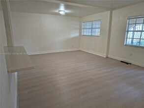 1030 NW 106th St in Miami, FL - Building Photo - Building Photo