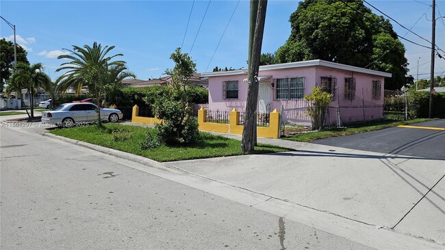 11 W 19th St in Hialeah, FL - Building Photo - Building Photo