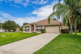 2235 Lake Pointe Cir in Leesburg, FL - Building Photo - Building Photo