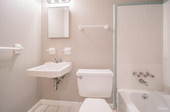 7010 E Oakfield Rd in Pensacola, FL - Building Photo - Building Photo