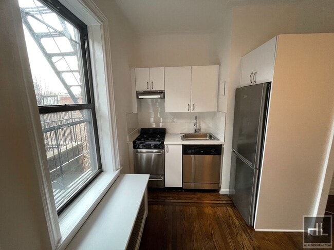 GROVE STREET, Unit 5G in New York, NY - Building Photo - Building Photo