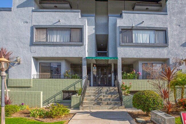 555 W Dryden St in Glendale, CA - Building Photo - Building Photo