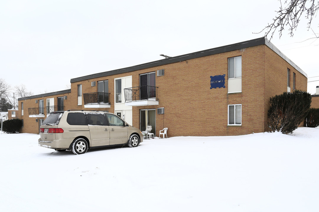 Brookview Commons Apartments in Cleveland, OH - Foto de edificio