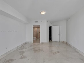 475 Brickell Ave, Unit 3007 in Miami, FL - Building Photo - Building Photo