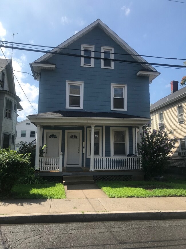 12 Smith St, Unit Apartment # 2 in Port Chester, NY - Foto de edificio - Building Photo