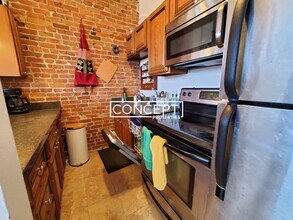 23 Cortes St, Unit 10 in Boston, MA - Foto de edificio - Building Photo