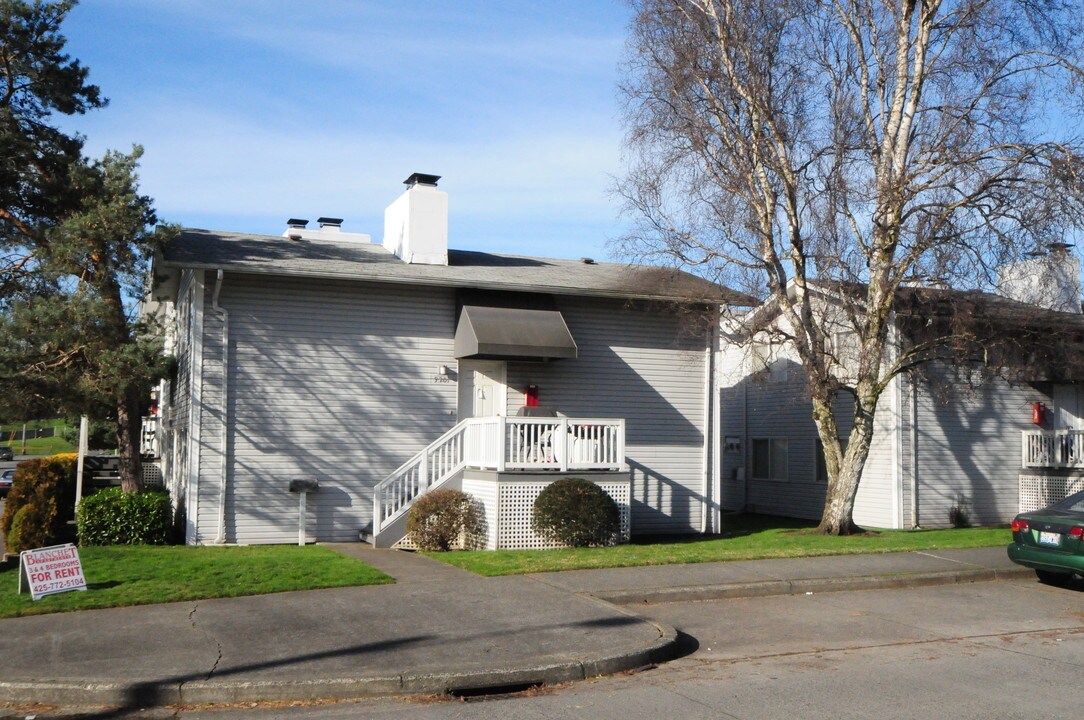 Blanchet Apartments in Seattle, WA - Building Photo