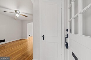 340 Wesmond Dr in Alexandria, VA - Building Photo