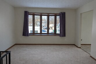 10563 Martin St NW in Coon Rapids, MN - Building Photo - Building Photo