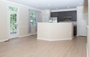 2829 Forest Run Dr in Forestville, MD - Building Photo - Building Photo