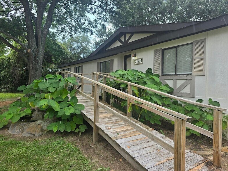 21715 E Champagne Cir in Tomball, TX - Building Photo