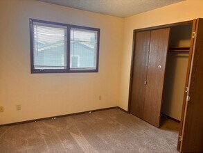 7340 Bearfoot Cir-Unit -Unit A in Anchorage, AK - Building Photo - Building Photo