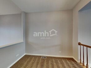 2409 Courtyard Cir in Aurora, IL - Building Photo - Building Photo