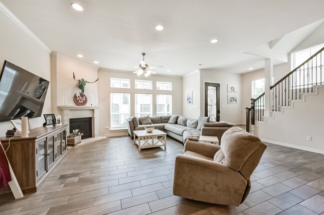 property at 18 W Oaks Dr