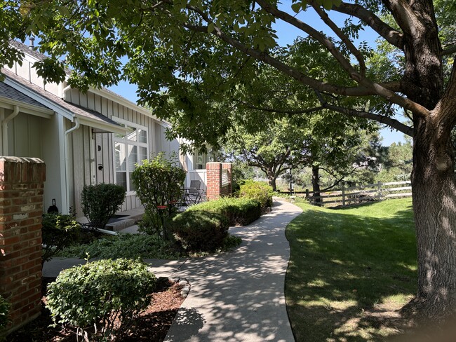 2980 W Long Dr, Unit D in Littleton, CO - Foto de edificio - Building Photo