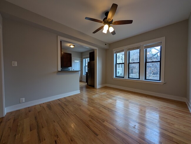 3523 N Racine Ave, Unit #3523-E1 in Chicago, IL - Building Photo - Building Photo