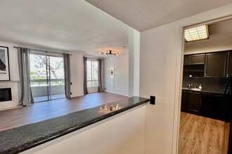 8960 Cynthia St in West Hollywood, CA - Building Photo - Building Photo