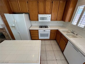 7192 Mizzen Ct in Las Vegas, NV - Foto de edificio - Building Photo