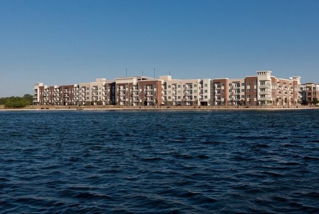 Lakeside Urban Center in Irving, TX - Foto de edificio - Building Photo