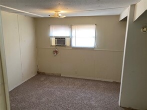 310 Harris Rd in Highlands, TX - Building Photo - Building Photo