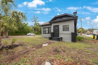 548 Woodlawn St in Clearwater, FL - Building Photo - Building Photo