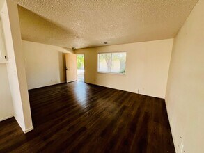 20411 Thunderbird Rd in Apple Valley, CA - Building Photo - Building Photo
